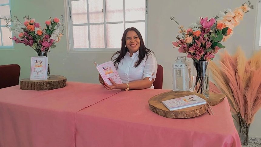 Francia Montero pone en circulación el libro “En la Agenda de Dios”
