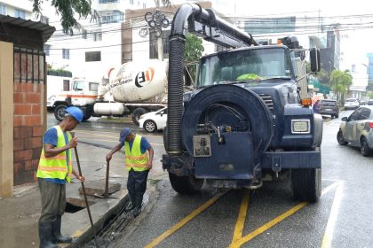 Alcaldía del Distrito Nacional intensifica limpieza de imbornales y filtrantes para mitigar efectos de las lluvias