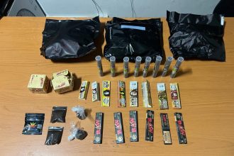 DNCD arresta mujer llegó al AILA con tres paquetes de marihuana