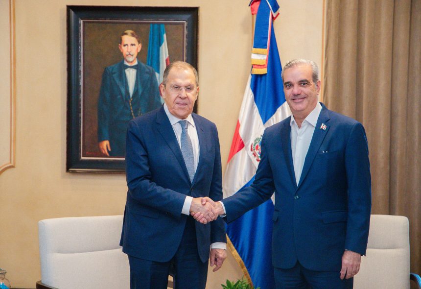 Presidente Abinader recibe al canciller ruso Serguéi Lavrov en el Palacio Nacional