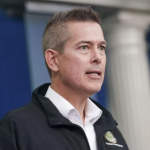 Secretario de Transporte de Estados Unidos, Sean Duffy).-Fotografía extraída desdes la página Yahoo! Noticias.