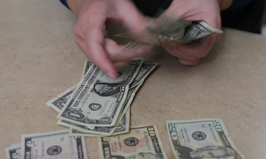 Propuesta republicana busca imponer impuesto del 5% a remesas desde EE.UU. (EFE/ Luis Torres