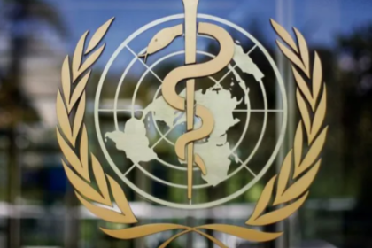 Imagen del logotipo de la Organización Mundial de la Salud en la sede de la OMS en Ginebra, Suiza, 11 de junio de 2019 - Créditos: @Anja Niedringhaus