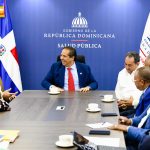 Víctor Atallah y Colegio Médico ratifican mesa de diálogo para revisar demandas del gremio