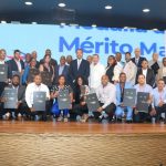 El director ejecutivo del Instituto Nacional de Educación Física (INEFI), Alberto Rodriguez Mella, encabezó la décima gala de premiación “Medalla al Mérito Magisterial en Educación Física 2023-2024.