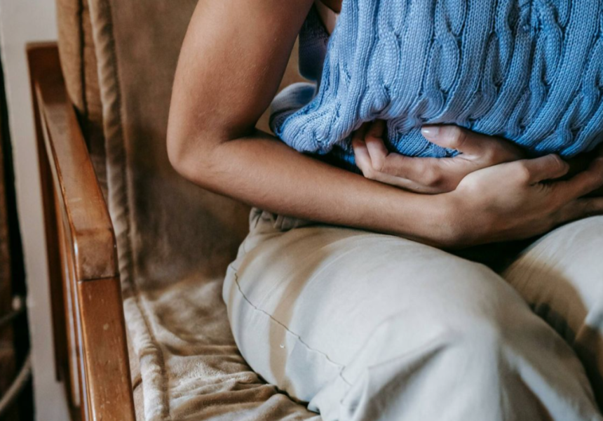 hinchazón de barriga puede ser muy molesto (Sora Shimazaki/Pexels)