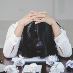 Una persona agobiada y nerviosa / 123RF