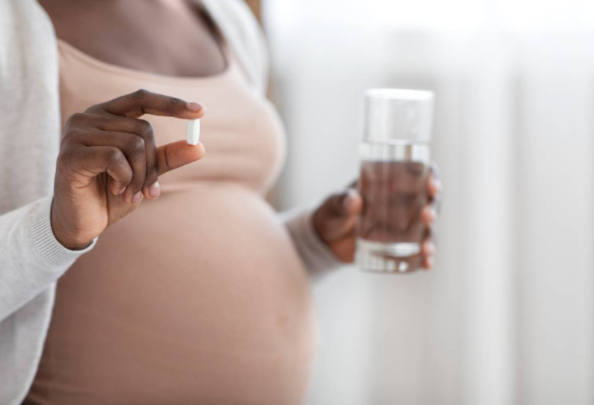 El uso de medicamentos durante el embarazo es una circunstancia frecuente. / Adobe Stock