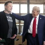 El director general de Tesla y SpaceX, Elon Musk, y el presidente Donald Trump durante un evento de campaña, el 5 de octubre de 2024, en Butler, Pensilvania. (AP Foto/Alex Brandon, File)
