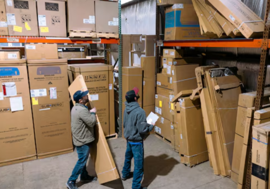 Solicitudes de subsidio por desempleo en EE.UU. suben al nivel más alto desde octubre.(Bloomberg/Angus Mordant)