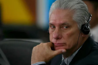 Fotografía extraída de Yahoo! Noticias . Miguel Diaz-Canel - Archivo