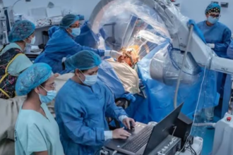 Instagram fcvcolombiaEn el Hospital Internacional de Colombia (HIC), en Bucaramanga, llevó a cabo con éxito la primera cirugía de estimulación cerebral profunda (DBS, por sus siglas en inglés) para tratar la depresión en el país
