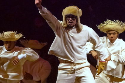 Bad Bunny durante su primera actuación de su residencia de 30 conciertos en el Coliseo de Puerto Rico José Miguel Agrelot, en San Juan, Puerto Rico, el viernes 11 de julio de 2025. (AP Photo/Alejandro Granadillo