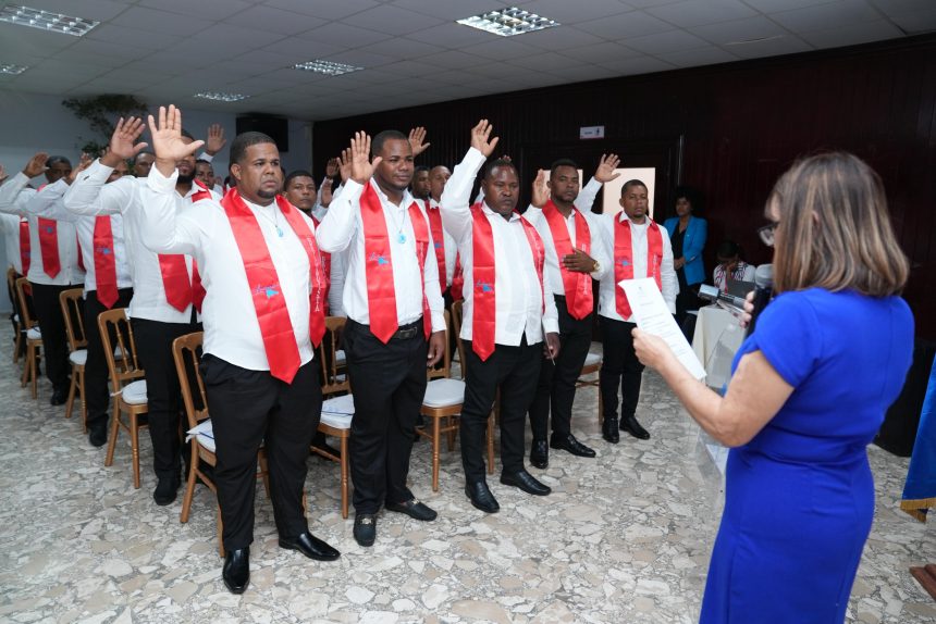Energía y Minas gradúa a 28 mineros como brigadistas de emergencia en la mina de larimar