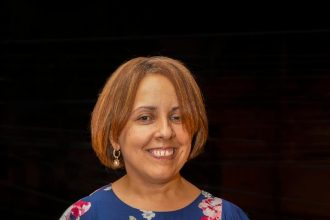 Escritora Juana Ortiz (Licenciada en periodismo impreso, con una especialización en escritura creativa).