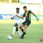 Richard Dabas de Moca FC ante Miguel Silverio de Jarabacoa (Imagen/Fuente Externa).