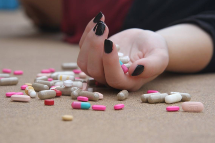 El uso excesivo de opiáceos como el fentanilo para aliviar el dolor ha aumentado el riesgo de adicción y provocado una epidemia de sobredosis en EE UU. / Pixabay