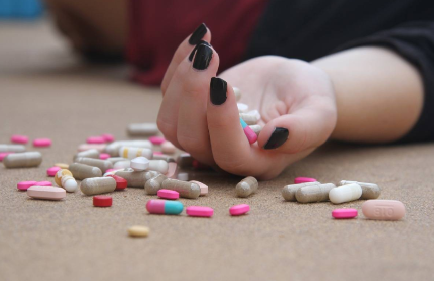 El uso excesivo de opiáceos como el fentanilo para aliviar el dolor ha aumentado el riesgo de adicción y provocado una epidemia de sobredosis en EE UU. / Pixabay