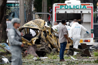 Al menos 18 muertos y más de 65 heridos en dos atentados en ColombiaAl menos 18 muertos y más de 65 heridos en dos atentados en Colombia. (EFE/Ernesto Guzmán