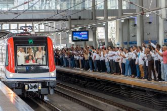 Presidente DOMINICANO inaugura ampliación y pasillo de interconexión peatonal del Metro de Santo Domingo; trenes de 6 vagones operarán desde este domingo