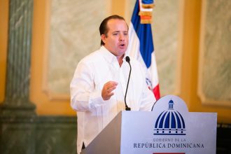 Gobierno promulga Ley 82-25 que fortalece el Plan Nacional de Titulación; elimina impedimento de libre disposición