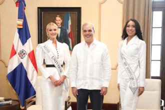 Abinader recibe a Miss Universo y Miss República Dominicana en el Palacio Nacional