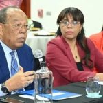 Dr. Enrique González, director ejecutivo de CONAVIHSIDA, y Dra. Carol G. Martínez, presidenta del CIPESA