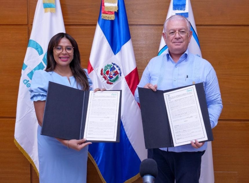 Dra. Carol G. Martínez Medina Presidenta (CIPESA) y el Ing. José Rafael Espaillat Embajador-Rector Instituto de Educación Superior en Formación Diplomática y Consular (INESDYC)