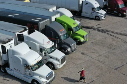 Semirremolques estacionados en Pensilvania. - Chip Somodevilla/Getty Images
