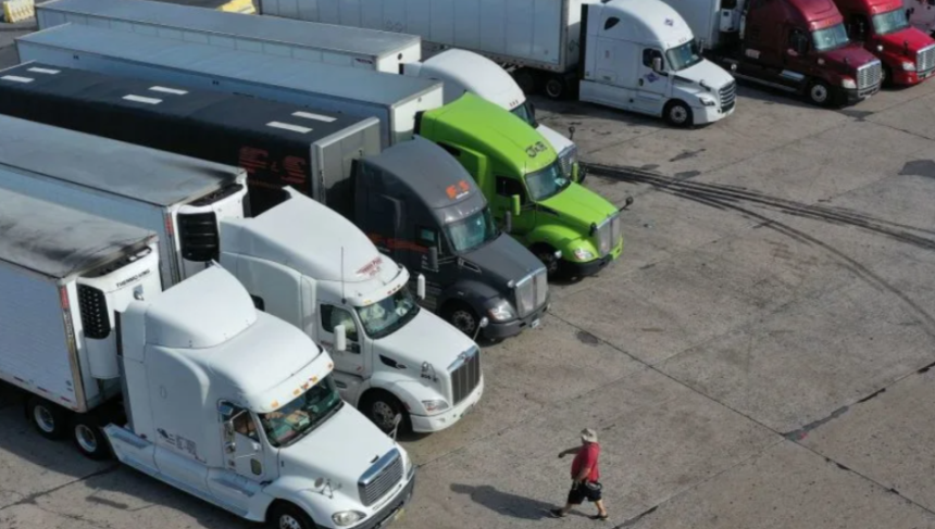 Semirremolques estacionados en Pensilvania. - Chip Somodevilla/Getty Images