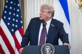 Fotografía extraída de Yahoo! Noticias . O presidente dos Estados Unidos, Donald Trump Imagem: Roberto Schmidt/AFP