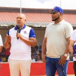 Juan Núñez junto a Edwin Encarnación.