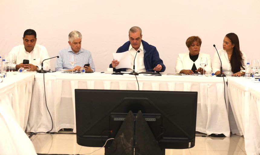 Abinader pasa balance a obras en curso, define prioridades para el 2026