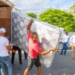 INAVI entrega ayudas a más de 160 familias afectadas por inundaciones en Azua