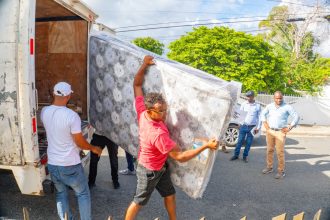 INAVI entrega ayudas a más de 160 familias afectadas por inundaciones en Azua