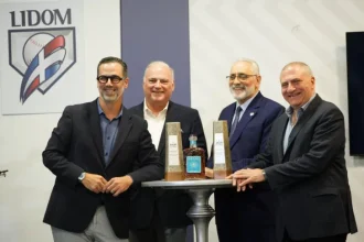 Presentación Ron Ozama patrocinador oficial de la premiación MVP de la Semana.