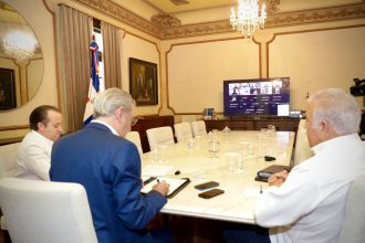 Abinader encabeza reunión virtual con 15 gobernadoras para pasar balance tras el paso del huracán Melissa
