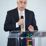En la gráfica, el nuevo rector de UNICARIBE, presentado en el acto solemne, doctor Ricardo A. Ramírez Mendoza.