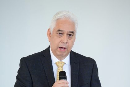 En la gráfica, el nuevo rector de UNICARIBE, presentado en el acto solemne, doctor Ricardo A. Ramírez Mendoza.