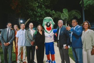 Autoridades durante la inauguración del Parque Taíno en compañía de Coli la mascota de los XXV Juegos Centroamericanos y Del Caribe, Santo Domingo 2026.