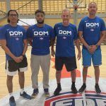 El coach Néstor -Ché- García, al centro, y su cuerpo técnico para la 1ra Ventana Copa Mundial 2027, Abraham Disla, Adenhaweer Díaz y David Díaz.