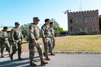 Ministro de Defensa recorre unidades del Ejército en la zona fronteriza y lleva mensaje de reconocimiento y felicitación navideña en nombre del Presidente de la República