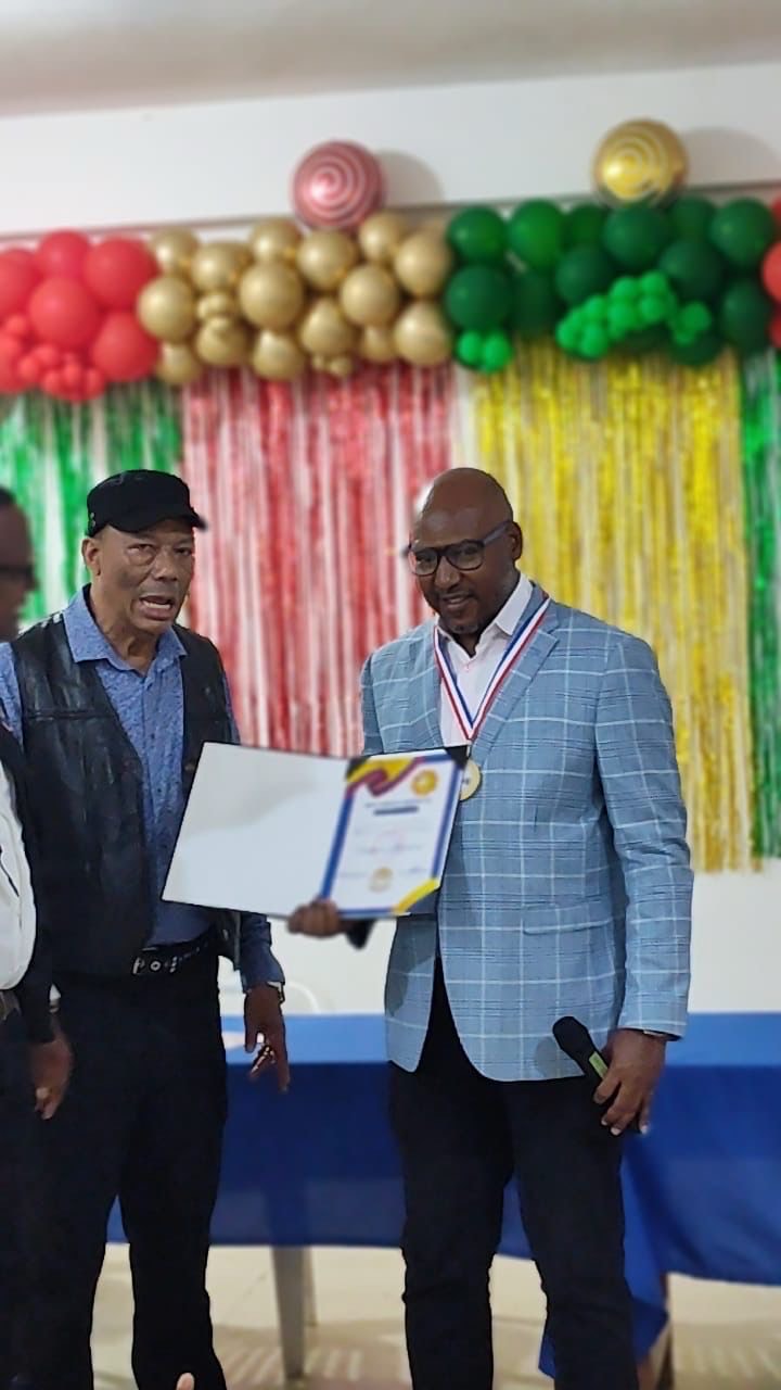 Alberto Díaz ( presidente del grupo de comunicaciones Alberto Díaz Multimedios) , Corpus Montero (productor y conductor del programa de televisión Sinergia entre dos).