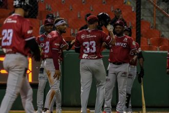 Viniendo de atrás, Gigantes frenan a Toros.