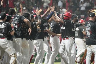 Los Campeones Nacionales eliminan a las Estrellas Orientales 