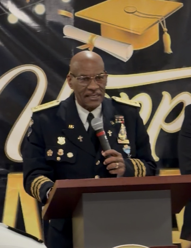 General y Comandante en Jefe, Obispo Luis Paniagua