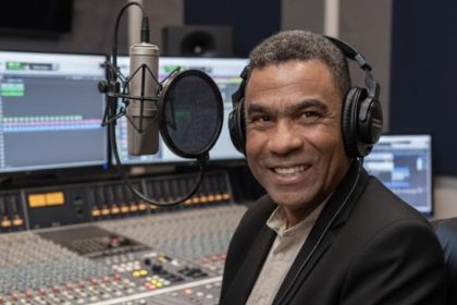 Eddy Ozuna ( Locutor dominicano ).