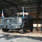 Presidente Abinader presenta primer vehículo blindado militar FURIA ensamblado en la República Dominicana