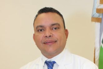 Decreto 6-26: Presidente designa a Julio Landrón como director del Servicio Nacional de Salud