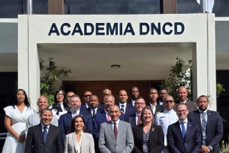 EMBAJADORA DE EE.UU. Y PRESIDENTE DNCD CLAUSURAN PRIMER CICLO DE CAPACITACIÓN EN DESMANTELAMIENTO DE LABORATORIOS CLANDESTINOS
